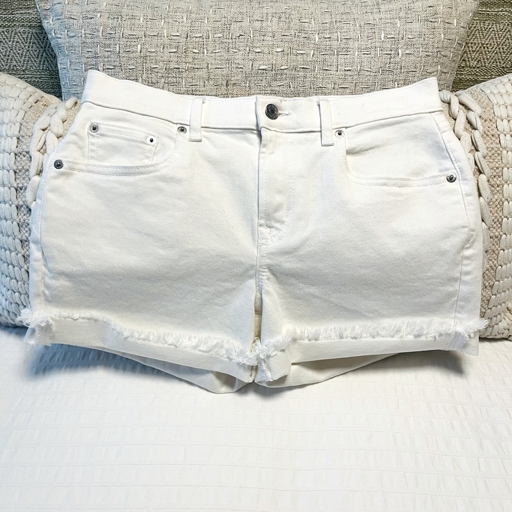 🤍GAP Mid Rise Denim Shorts White NWOT, Size 27